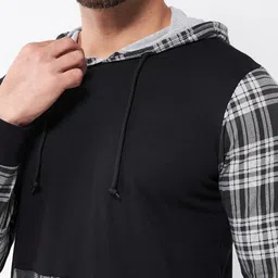 GRITSTONES Men Grey Checked T-shirt image 3