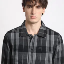 THE BEAR HOUSE Men Checked Regular Fit Cotton Shacket image 3