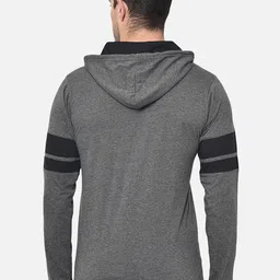 mack jonney VIMAL JONNEY Men Pack Of 2 Colourblocked Hood T-shirt image 3