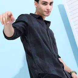 HIGHLANDER Men Black & Grey Slim Fit Checked Casual Shirt image 3