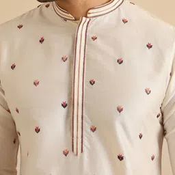 KISAH Floral Embroidered Regular Thread Work Straight Kurta With Churidar image 3