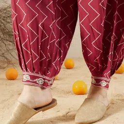 Indo Era Red Floral Printed Sequinned V-Neck Straight Kurta With Salwar image 3