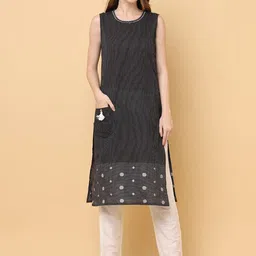 aayusika Striped Round Neck Sleeveless Straight Kurta image 1