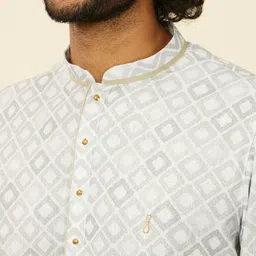 Manyavar Men Geometric Flared Sleeves Chikankari Kurta image 2
