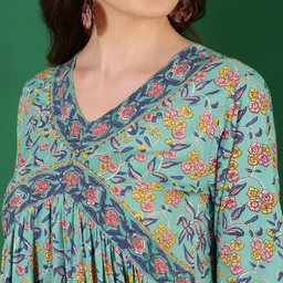 GLAM ROOTS V Neck Floral Printed Gotta Patti Tiering Anarkali Kurta image 2