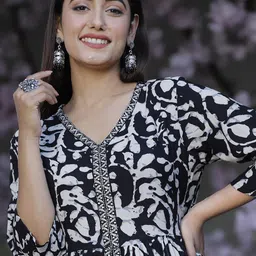 KALINI Abstract Printed Zari Work V-Neck Anarkali Kurta image 2