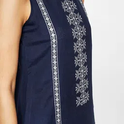 Global Desi Ethnic Motifs Embroidered Thread Work Straight Kurta image 2