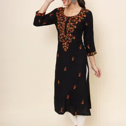 VAIRAGEE Floral Embroidered Kurta image 4