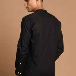 VASTRAMAY Men Solid Short Kurta image 3