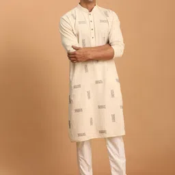 SHVAAS by VASTRAMAY Men Geometric Keyhole Neck Gotta Patti Kurta image 4