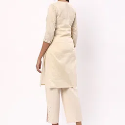 R&B Floral Yoke Design Thread Work Straight Kurta image 5