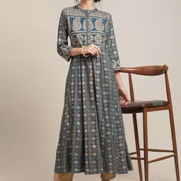 Varanga Women Teal & Gold-Toned Geometric Printed Kurta image 4