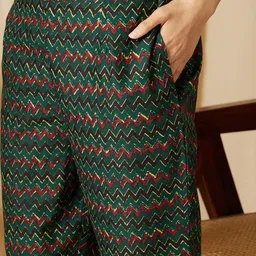 Ginni Arora Label Floral Printed V-Neck Pure Cotton Kurta with Trousers & Dupatta image 3