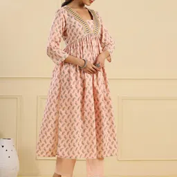 Readiprint Fashions Floral Printed Empire Pure Cotton Kurta With Trousers image 3