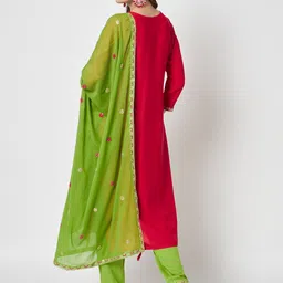 IkDaiya Floral Embroidered Thread Work Kurta With Trousers & Dupatta image 5