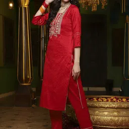 Sangria Red Geometric Woven Design Thread Work Straight Kurta & Trouser With Dupatta image 5