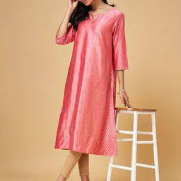 RANGMANCH BY PANTALOONS Floral Printed Notched Neck Kurta image 5