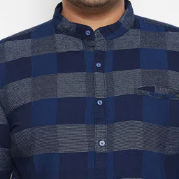 Instafab Plus Men Plus Size Classic Horizontal Stripes Checked Casual Shirt image 3