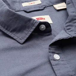 levi's Men Slim Fit Solid Spread Collar Casual Shirt image 2