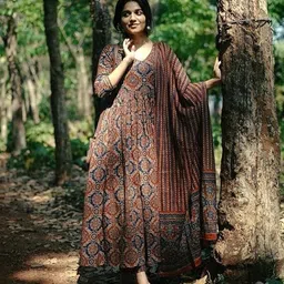 zinariya fab Women Viscose Rayon Kurta Pant Dupatta Set-picture-24