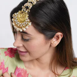 KARATCART Gold-Plated & White Kundan-Studded Traditional Peacock Shaped Maang Tikka-picture-14