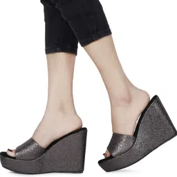 theme united Women Heels Sandal image 3