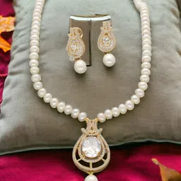 Sri Jagdamba Pearls Dealer Gold-Plated Stone Studded & Pearls Beaded Jewellery Set-picture-25