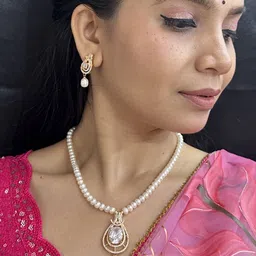 Sri Jagdamba Pearls Dealer Gold-Plated Stone Studded & Pearls Beaded Jewellery Set image 4
