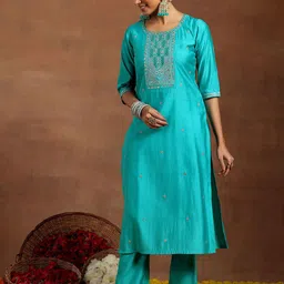 gerua by libas Libas Floral Embroidered Sequinned Straight Kurta With Trouser & Dupatta image 5