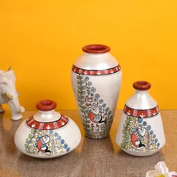AAKRITI ART CREATIONS Set of 3 Silver-Toned & Red Madhubani Miniatures Vases-image-87