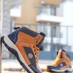 bacca bucci Men Textured Platform-Heeled Waterproof Hiking Boots-picture-14