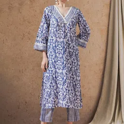 STYLEBAAZI Women Floral Printed Regular Thread Work Pure Cotton Kurta with Trousers-picture-19