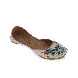 Fulkari Women Beige Embellished Leather Ethnic Mojaris Flats-image-3