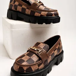 Shoetopia Girls Checked Heeled Lightweight Loafers image 1