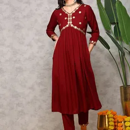Ishin Embroidered V-Neck Three-Quarter Sleeves Kurta with Trousers image 1