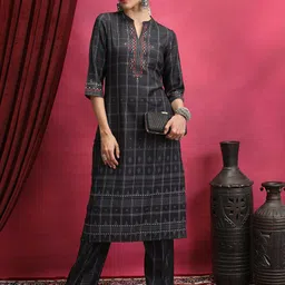 Vishudh Black Ethnic Motifs Printed Notch Neck Kurta With Trouser-picture-10
