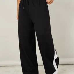 Styli Extra Wide Leg Jogger with Contrast Stripe Detail-picture-31