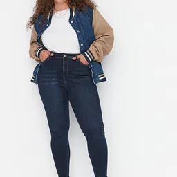 Trendyol Women Plus Size Light Fade Jeans image 4