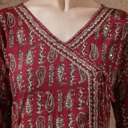 STYLEBAAZI Women Floral Printed Empire Thread Work Pure Cotton Kurta with Trousers image 2