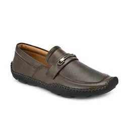 INVICTUS Men Textured Loafers image 2