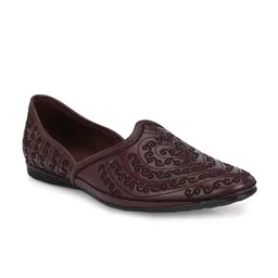 House of Pataudi Men Maroon Textured Mojaris image 5