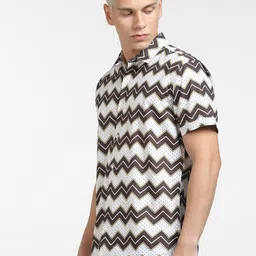Jack & Jones Men Chevron Printed Casual Cotton Shirt image 4