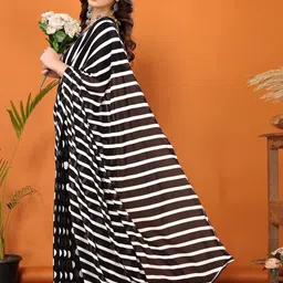 moda rapido ANAND SAREES Leheriya Half and Half Saree image 4