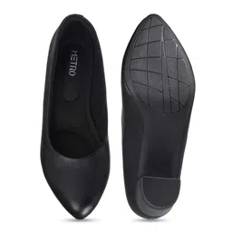 Metro Round Neck Block Heels Pumps image 4