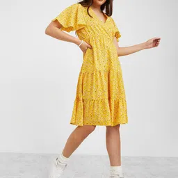 Styli Women Yellow Micro Ditsy Print V-Neck Short Flared Sleeves Knee Length Dress image 2