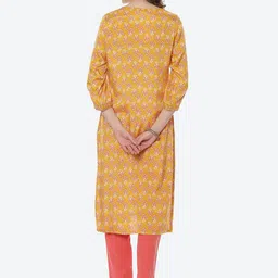 Rangriti Women Yellow Floral Printed Kurta image 2