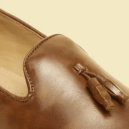 manyavar Chocolate Brown Tassled Loafer Style Men's Ethnic Jutti | Juttis and Mojaris Party Wear For Men image 5