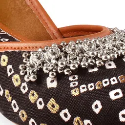 Apratim Printed Embellished Mojaris image 3