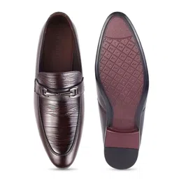 Metro Men Textured Round Toe Leather Formal Slip-On Shoes image 5