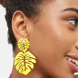 SOHI Leaf Shaped Drop Earrings image 5